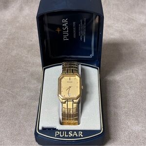 Pulsar by Seiko Mens Gold Plated Tank Wrist Watch Expansion Bracelet 28x37mm